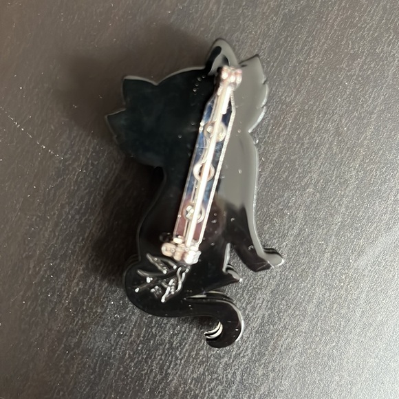 Cat pin! Designed in Melbourne, Australia! - Picture 3 of 4